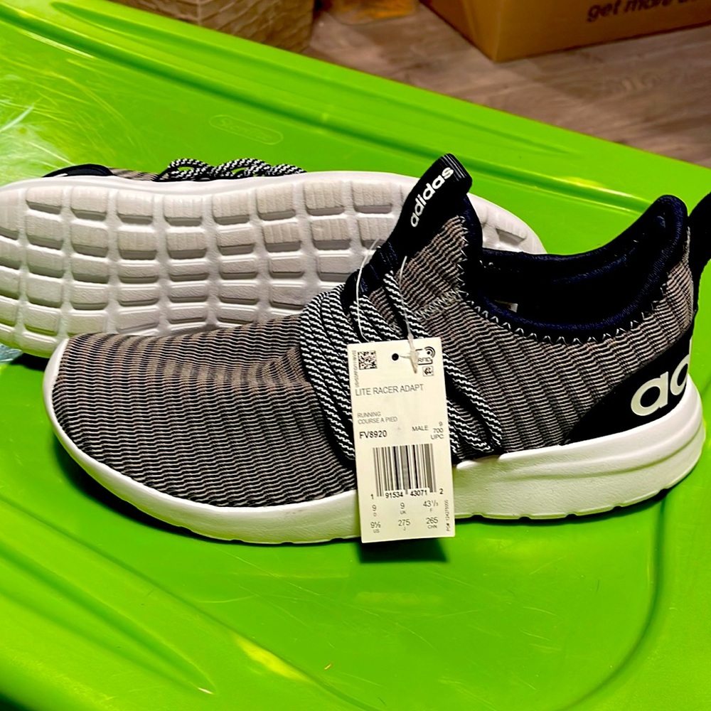 Adidas Men Running Shoes size 9.5 New with tags